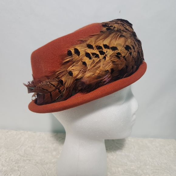 Vintage 1950s Myrtle Of Houston Feather Tilt Hat Orange Wool Felt Pheasant - Picture 3 of 11
